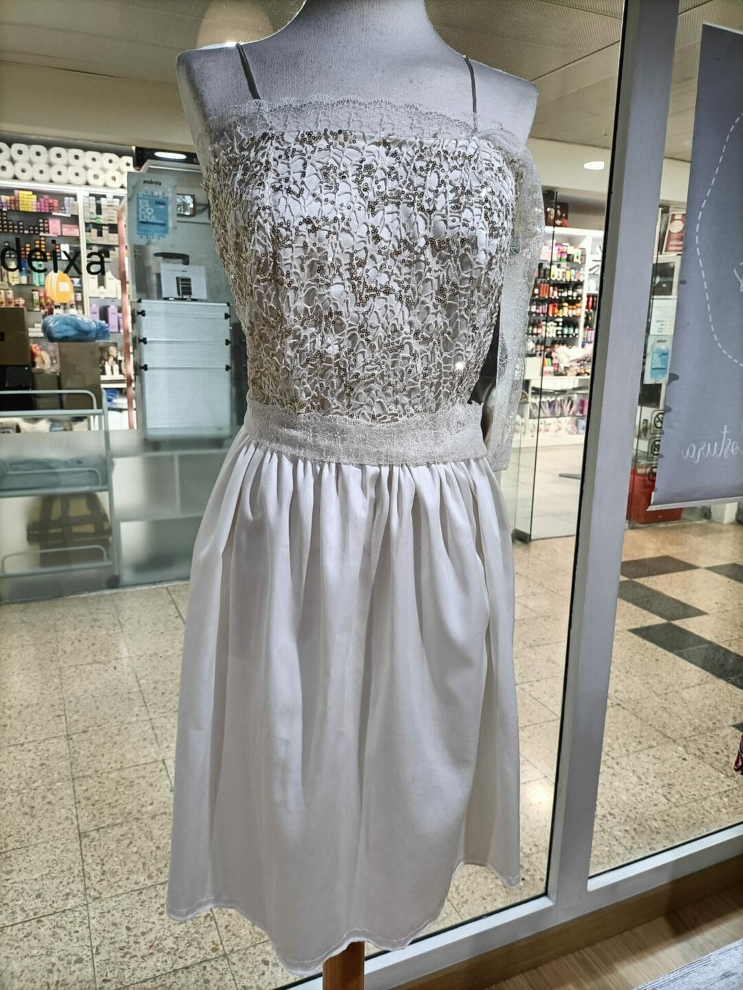 Vestido Branco com Renda