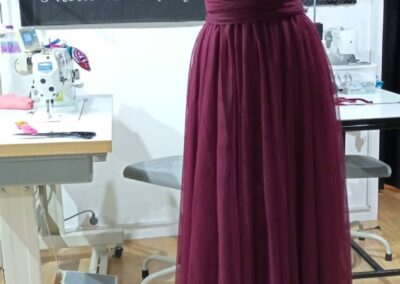Vestido Longo de Tule Bordô com Decote Coração