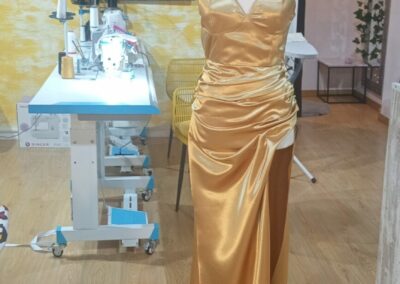 Vestido Dourado em Cetim