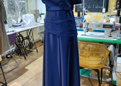 O Vestido Azul em Cetim Desenhado Pela Cliente