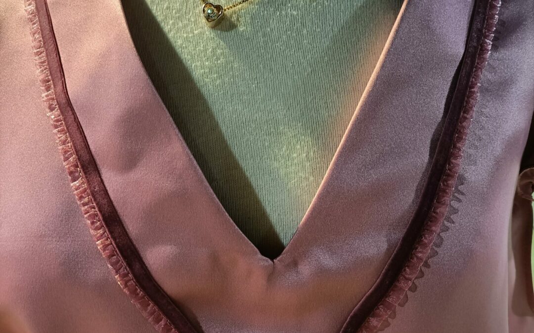 A Delicadeza do Rosa: Elegância e Versatilidade no Nosso Novo Top