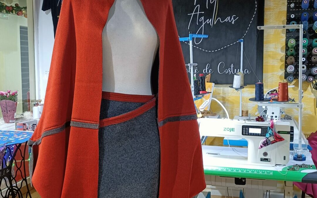 Capa Estruturada Vermelha e Saia Lápis Cinza – Conjunto de Outono/Inverno