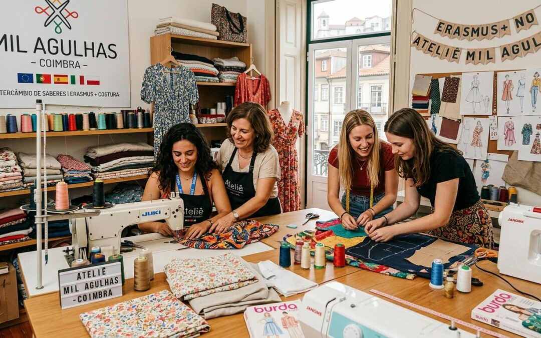 Grupo de estagiárias Erasmus e uma mentora a trabalhar com tecidos e máquinas de costura no Ateliê Mil Agulhas, em Coimbra.